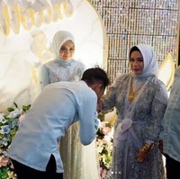 Dalam siaran langsung momen lamaran di Instagram Rismahani terungkap Witan Sulaeman memberikan mahar fantastis untuk sang kekasih. Perwakilan keluarga Witan menyampaikan, pihaknya menyiapkan mahar Rp 250 juta. Foto: Dok. Instagram witansulaimanindonesia