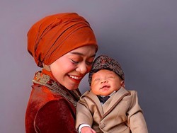 7 Foto Terbaru Anak Lesti Kejora & Rizky Billar, Pemotretan Pakai Baju Sunda