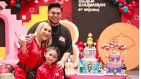 Ivan Gunawan datang ke perayaan ulang tahun anak Ayu Ting Ting, Bilqis. Foto: Instagram Ayu Ting Ting dan Ivan Gunawan