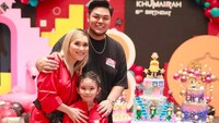 Ivan Gunawan mengatakan tidak membawa kado apapun. Sebelumnya, Ivan sudah memberikan kado Bilqis yakni tiket konser BTS. Foto: Instagram Ayu Ting Ting dan Ivan Gunawan