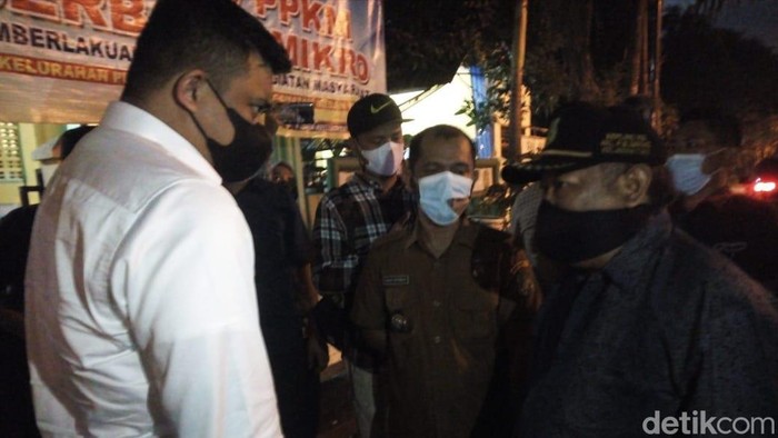 Bobby Nasution pecat kepala lingkungan di Medan (Datuk Harus/detikcom)