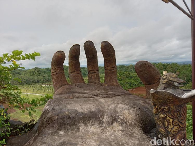 Foto: Tangan Dewa, Daya Tarik Baru di Pangandaran