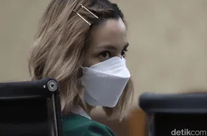 Nia Ramadhani Modis Terus Tiap Sidang Sebelum Berbaju Tahanan
