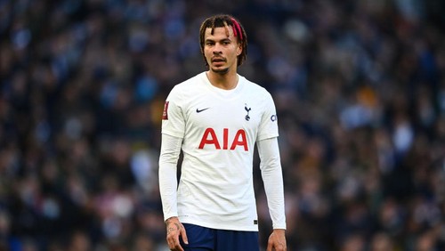 LONDON, ENGLAND - JANUARY 09: Dele Alli of Tottenham Hotspur looks on during the Emirates FA Cup Third Round match between Tottenham Hotspur and Morecambe at Tottenham Hotspur Stadium on January 09, 2022 in London, England. (Photo by Alex Davidson/Getty Images)