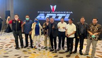 Dikusi tersebut mendesak agar Presiden Jokowi memberikan perhatian kepada Kasus Investasi bodong seperti kasus pinjol.