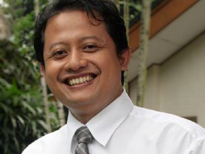 Dosen UNJ Laporkan Gibran-Kaesang ke KPK, Siapa Dia Sebenarnya?
