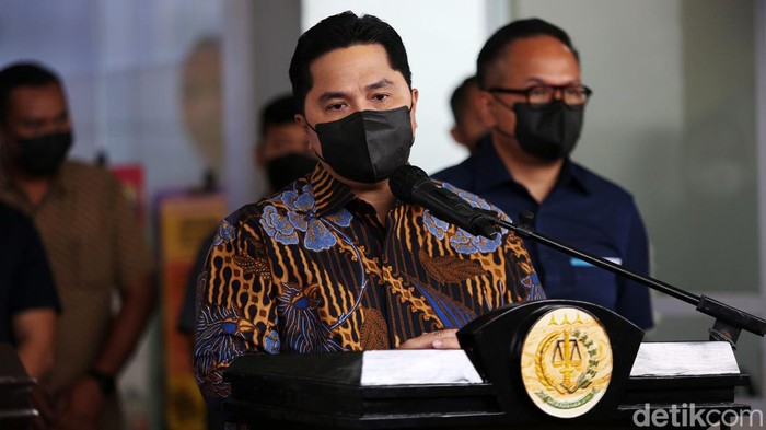 Menteri BUMN Erick Thohir memberikan bukti-bukti terkait dugaan korupsi ke Kejaksaan Agung (Kejagung). Dugaan korupsi terkait pengadaan pesawat ATR 72-600 di PT Garuda Indonesia Tbk (GIAA).
