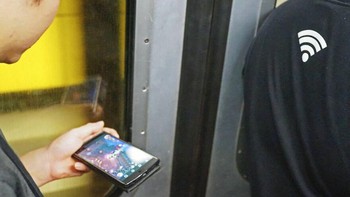 Penyedia sinyal WiFi. Foto: Edas Wong via Boredpanda