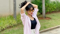 Fuji An, adik dari Bibi Ardiansyah yang kini terjun ke dunia entertainment. Tak hanya aktif di YouTUbe, tapi juga didapuk menjadi peran utama film berjudul Bukan Cinderella. Foto: Instagram @fuji_an, YouTube Fuji an