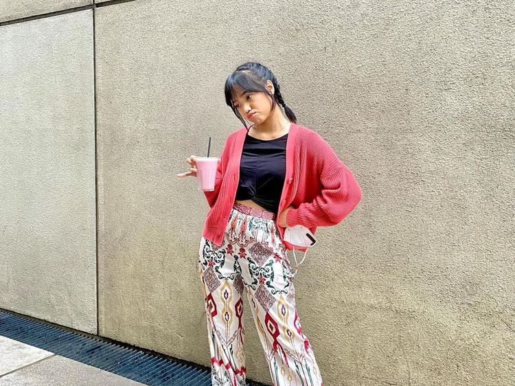 Momen Seru Fuji Saat Nikmati Hot Pot dan Nongkrong di Kafe Hits Bali