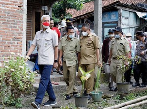 Ganjar Blusukan di Kebumen, Serahkan Bantuan untuk Kemiskinan