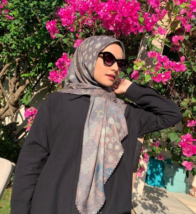 Diba dikenal sebagai selebgram hijab dengan pengikut lebih dari 64,6 ribu di Instagram. Selain itu, ia juga menggeluti dunia model fashion Muslim. Ia kerap melakukan photoshoot untuk berbagai brand hijab ternama Tanah Air. Foto: Dok. Instagram @dibafahira.