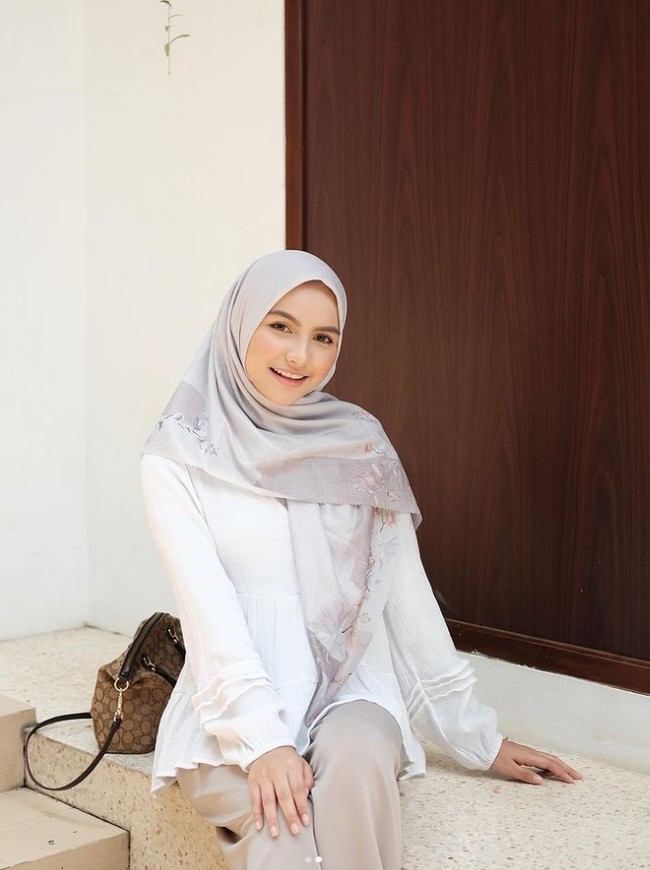 Selebgram dan pelawak yang bernama lengkap Muhammad Miftahul Huda atau akrab disapa Keanu membuah heboh pengikutnya di Instagram. Beberapa waktu lalu Keanu mengunggah momen bersama Diba. Foto: Dok. Instagram @dibafahira.