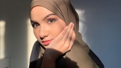 10 Pesona Hijabers Faradiba Putri Fahira yang Disebut Pacar Selebgram Keanu