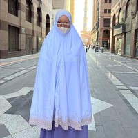 Penyanyi Malaysia Ifa Raziah sedang menjadi perbincangan di negaranya. Bukan karena prestasi, tapi penampilannya saat beribadah di Tanah Suci. Sejak Desember lalu, Instagram Ifa Raziah dipenuhi dengan unggahan-unggahan dia saat umrah. Menunaikan Ibadah Umrah 2021. Saya IFA RAZIAH dgn rendah hati memohon keampunan dan kemaafan sekiranya ada melakukan kesalahan secara sengaja atau tidak sengaja drpd Sahabat2 yg mengenali diri ifa, tulis Ifa di keterangan salah satu foto. (Foto: Instagram/@ifa_raziah)