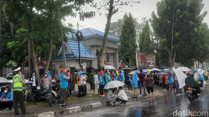 Imigran Afghanistan geruduk kantor Kemenkumham Riau (Raja Adil Siregar/detikcom)