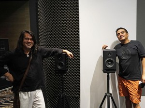 Indra Lesmana & Aksan Sjuman Racik Speaker Studio Monitor