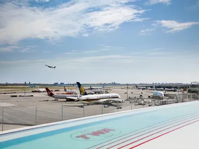 Potret Cantiknya Infinity Pool di Bandara John F. Kennedy