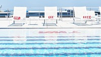 Namun, ada pihak yang beranggapan bahwa infinity pool akan terasa bising. Pihak hotel pun mengatakan deknya sangat sepi. (TWA Hotel/Instagram)