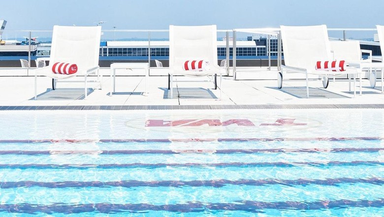 Infinity pool di Bandara John F. Kennedy Infinity pool di Bandara John F. Kennedy