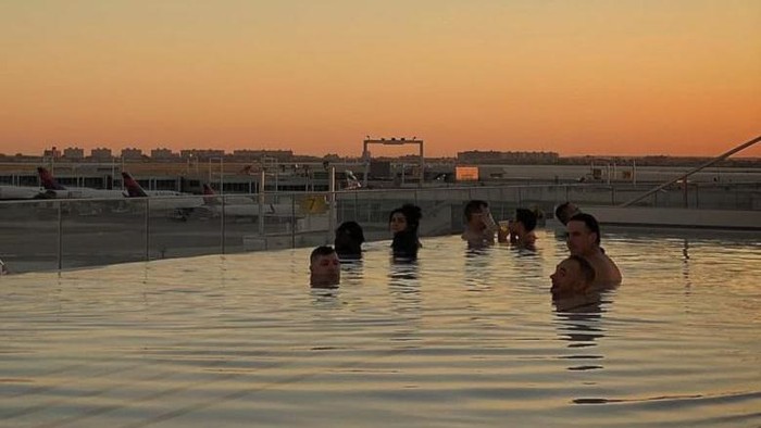 Infinity pool di Bandara John F. Kennendy Infinity pool di Bandara John F. Kennendy