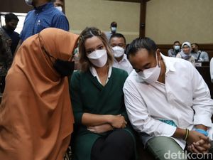 Nia Ramadhani dan Ardi Minta Doa Jelang Vonis