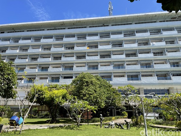 Pundi-pundi penadapatan terus mengalir dari kamar 308 Grand Inna Samudra Beach Sukabumi. Citra Nyi Roro Kidul berpengaruh besar dalam hal itu. Pengelolaan cerita mistis yang baik juga berujung baik bagi hotel juga masyarakat sekitar.