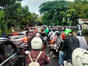 Lalin di Kelapa Dua Wetan Ciracas Jaktim Macet Parah Pagi Ini