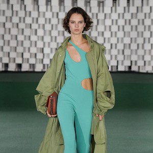 Jadi Tren Fashion 2022, Simak 5 Tips Mix and Match Catsuit
