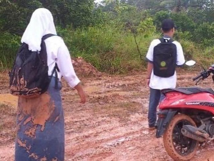 Kondisi jalan rusak parah di Banyuasin, Sumsel (dok. Istimewa)
