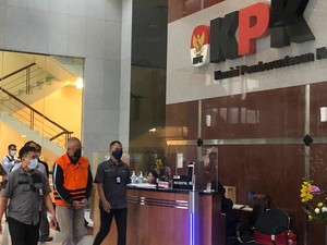 KPK Tahan Tersangka Kasus Korupsi Proyek Pembangunan Kampus IPDN
