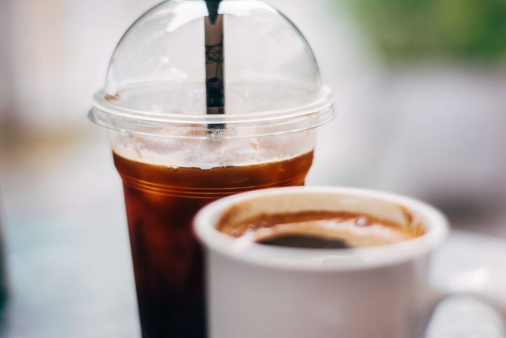 Lebih Sehat Kopi Panas atau Es Kopi? Ini Penjelasannya