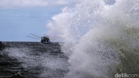 Saat ini Pemerintah Provinsi (Pemprov) DKI Jakarta memastikan pembangunan tanggul laut raksasa NCICD (national capital integrated coastal development) di sepanjang pesisir Ibu Kota terus dilakukan.