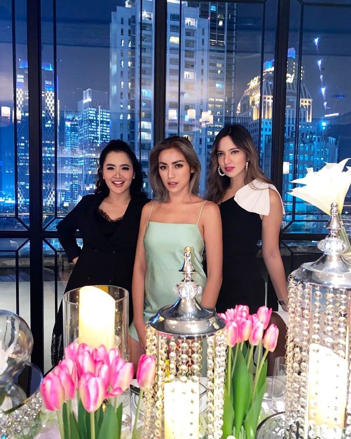 Nia Ramadhani Nia Ramadhani