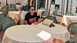 Mewahnya Nia Ramadhani saat Kulineran di Pinggir Pantai dan Kafe