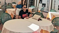 Nah, kalau yang satu ini adalah momen romantis Nia Ramadhani saat makan berdua dengan Ardi Bakrie di sebuah restoran. Foto: Instagram @niaramadhaniabkarie