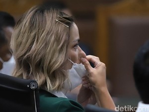 Air Mata Anak Nia Ramadhani Saat Tahu Orang Tuanya Divonis Penjara