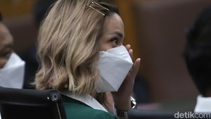 Fakta di Balik Penampilan Nia Ramadhani Selalu Modis di Sidang