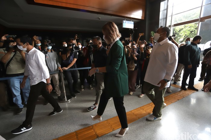 Nia Ramadhani dan Ardi Bakrie sidang