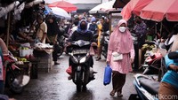 Menkes berpesan kepada warga supaya tidak panik. Omicron diketahui memiliki tingkat penularan lebih cepat dibandingkan varian Delta. Varian Omicron di Indonesia terus meningkat sejak kasus pertama pada 16 Desember 2021. 
