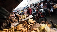 Kasus Omicron yang terdeteksi di Indonesia saat ini sebagian besar disumbang oleh pelaku perjalanan dari luar negeri. Oleh karena itu, Menkes meminta warga untuk menahan diri tidak melakukan perjalanan internasional jika tak ada keperluan mendesak.