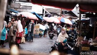 Indonesia kini mencatat total kasus 414 COVID-19 varian Omicron. Kementerian Kesehatan melaporkan, 50 di antaranya adalah kasus transmisi lokal, selebihnya merupakan kasus impor dari pelaku perjalanan luar negeri.