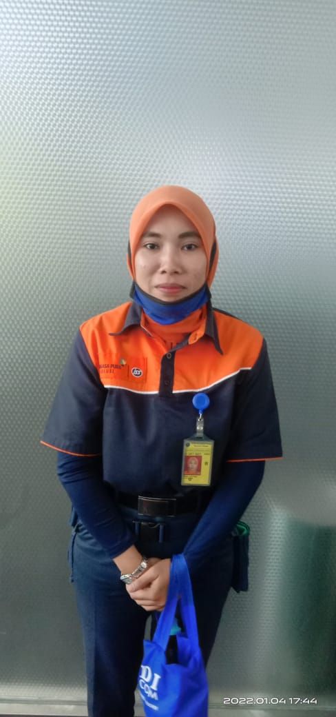 Petugas Cleaning Service yang Menemukan 97 gram emas di bandara Kualanamu, Dewi Lestari (Istimewa)