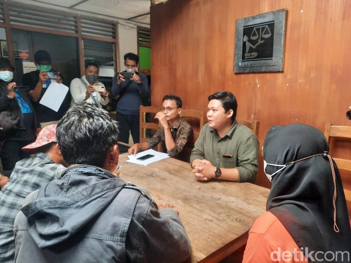 PKL Malioboro saat mengadu ke LBH.