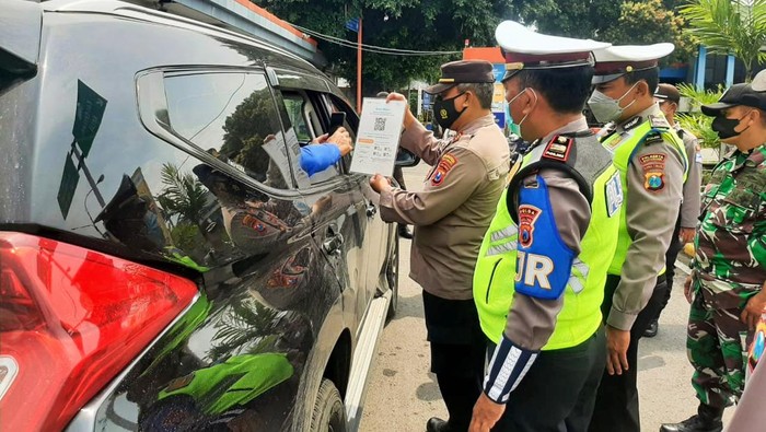 Polresta Banyuwangi Mulai Perketat Pemeriksaan dan Penyekatan di Pelabuhan Ketapang