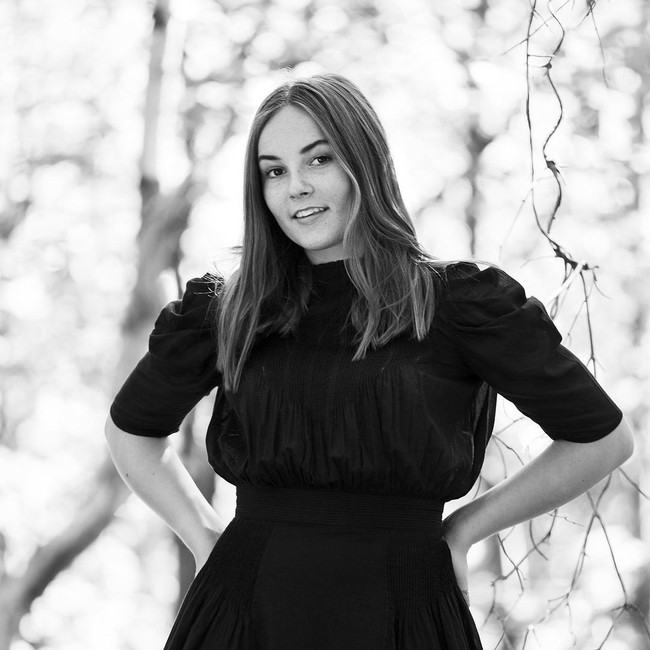 Putri Ingrid Alexandra adalah anggota kerajaan Norwegia yang direncanakan akan meneruskan tahta. Tapi hal itu tidak menghalanginya untuk mencoba berbagai hal. Baru-baru ini, Putri Ingrid bahkan mendapatkan pekerjaan pertamanya sebagai pencuci piring di restoran. Foto: Instagram @detnorskekongehus