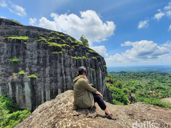 Sensasi Mendaki Gunung Api Purba Nglanggeran