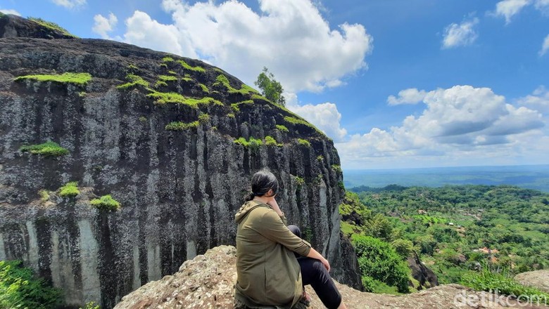Sensasi Mendaki Gunung Api Purba Nglanggeran Sensasi Mendaki Gunung Api Purba Nglanggeran
