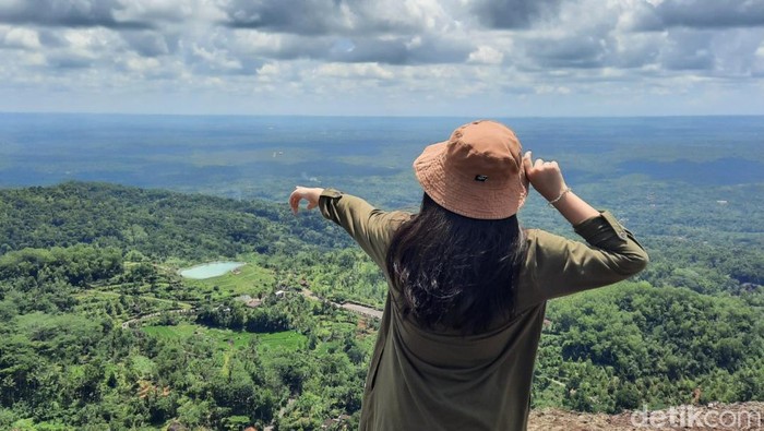 Sensasi Mendaki Gunung Api Purba Nglanggeran