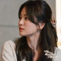 Drama Korea Now We Are Breaking Up menyoroti kisah manis dan putus cinta yang berbeda. Penggemar dapat melihat penampilan Song Hye Kyo sebagai wanita karier berusia 30-an. Foto: dok. SBS